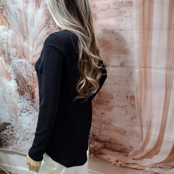 Viamor Women's Black Long Sleeve Long Blouse Stretch Cozy Top - Picture 4 of 14